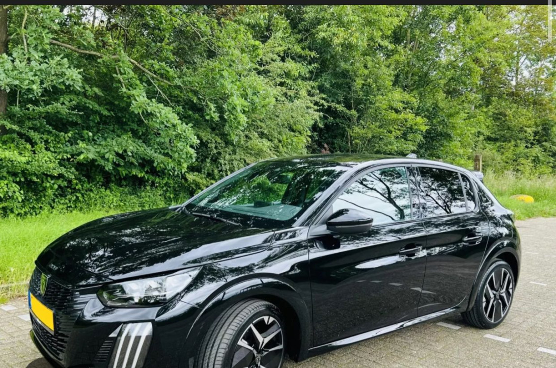 208 Noir Model 2024 Le mois 10